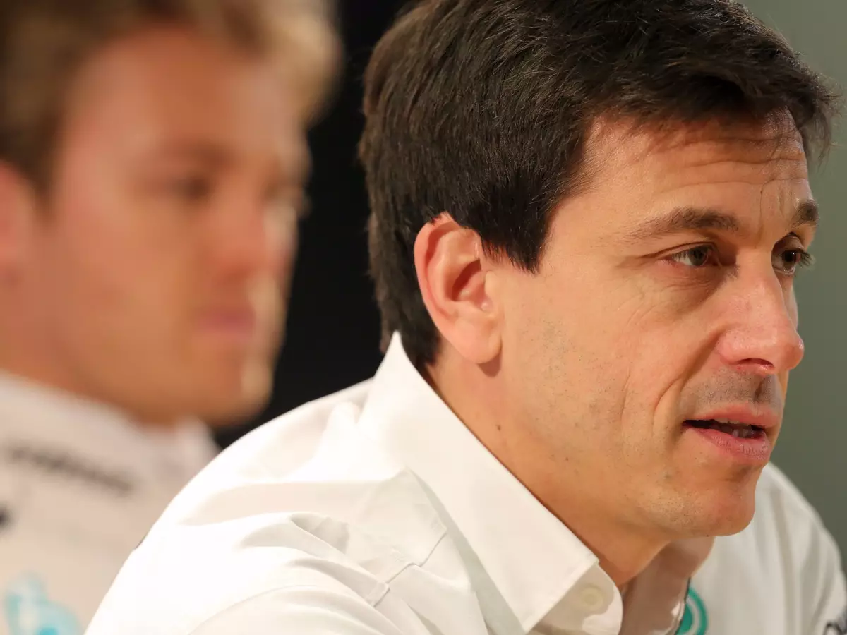 Toto Wolff, Nico Rosberg Foto zur News: Toto Wolff über verschärftes Funkverbot: "Rechne mit Fehlern"