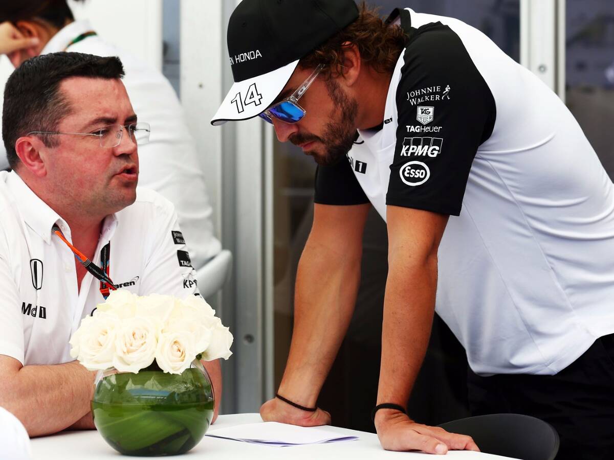 Foto zur News: McLaren: Alonso wäre "blöd", wenn er Vertrag nicht verlängert