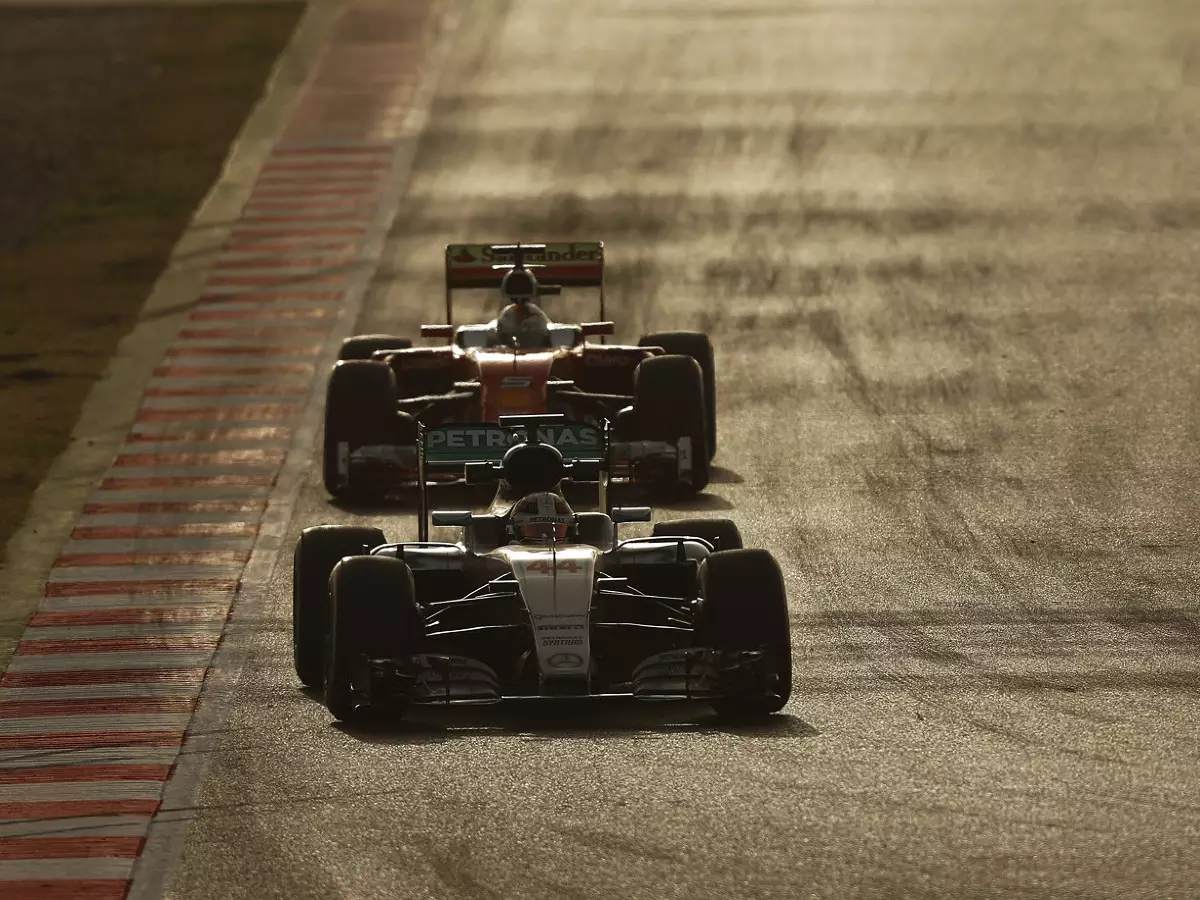 Foto zur News: Mercedes versus Ferrari: Duell der Diplomaten