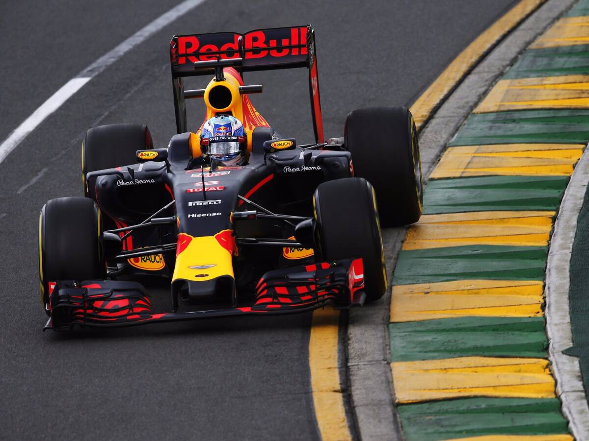 Foto zur News: Auf ein Bier im Training? Ricciardo trotz Abflug zufrieden