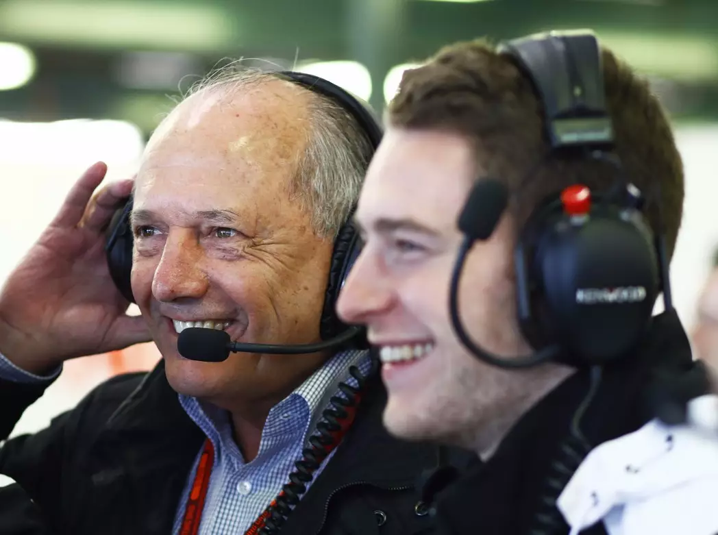 Foto zur News: Ron Dennis: "Stoffel Vandoorne 2017 bereit für die Formel 1"