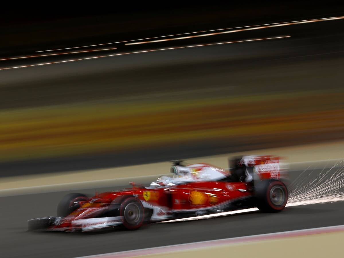 Foto zur News: Mysteriöse Panne: Droht Sebastian Vettel eine Strafe?