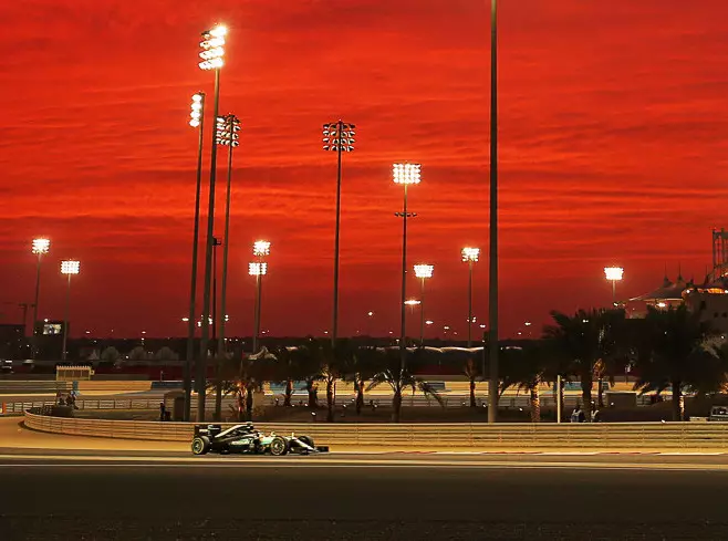 Foto zur News: Formel 1 Bahrain 2016: Mercedes dominiert, Vettel steht