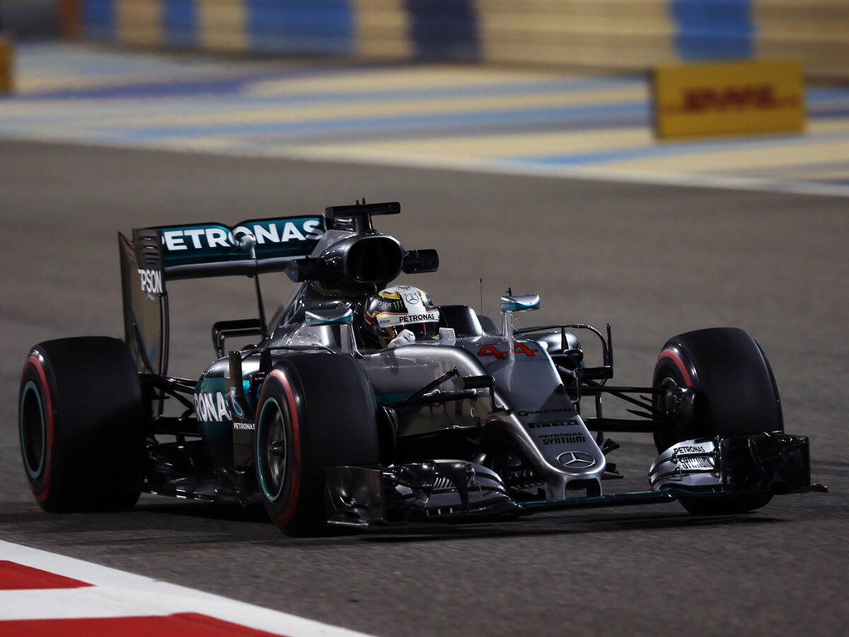 Foto zur News: Lewis Hamilton gibt zu: Nico Rosberg ist in Bahrain Favorit