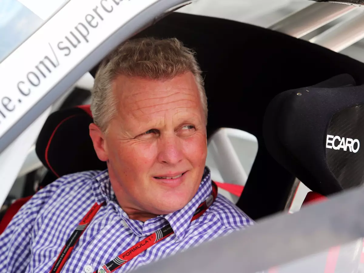 Johnny Herbert Foto zur News: Johnny Herbert: Fernando Alonso sollte aufhören