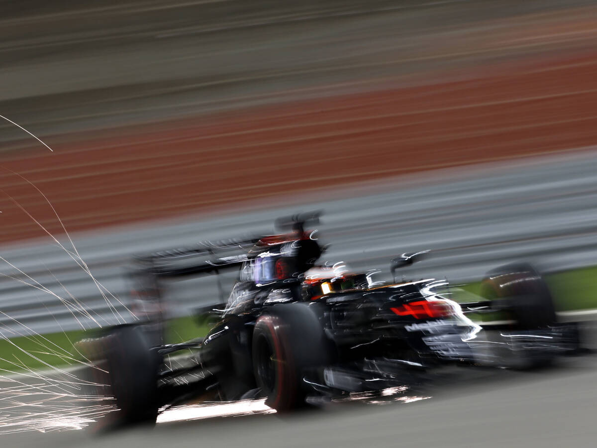 Foto zur News: McLaren: Rookie Stoffel Vandoorne schlägt Jenson Button
