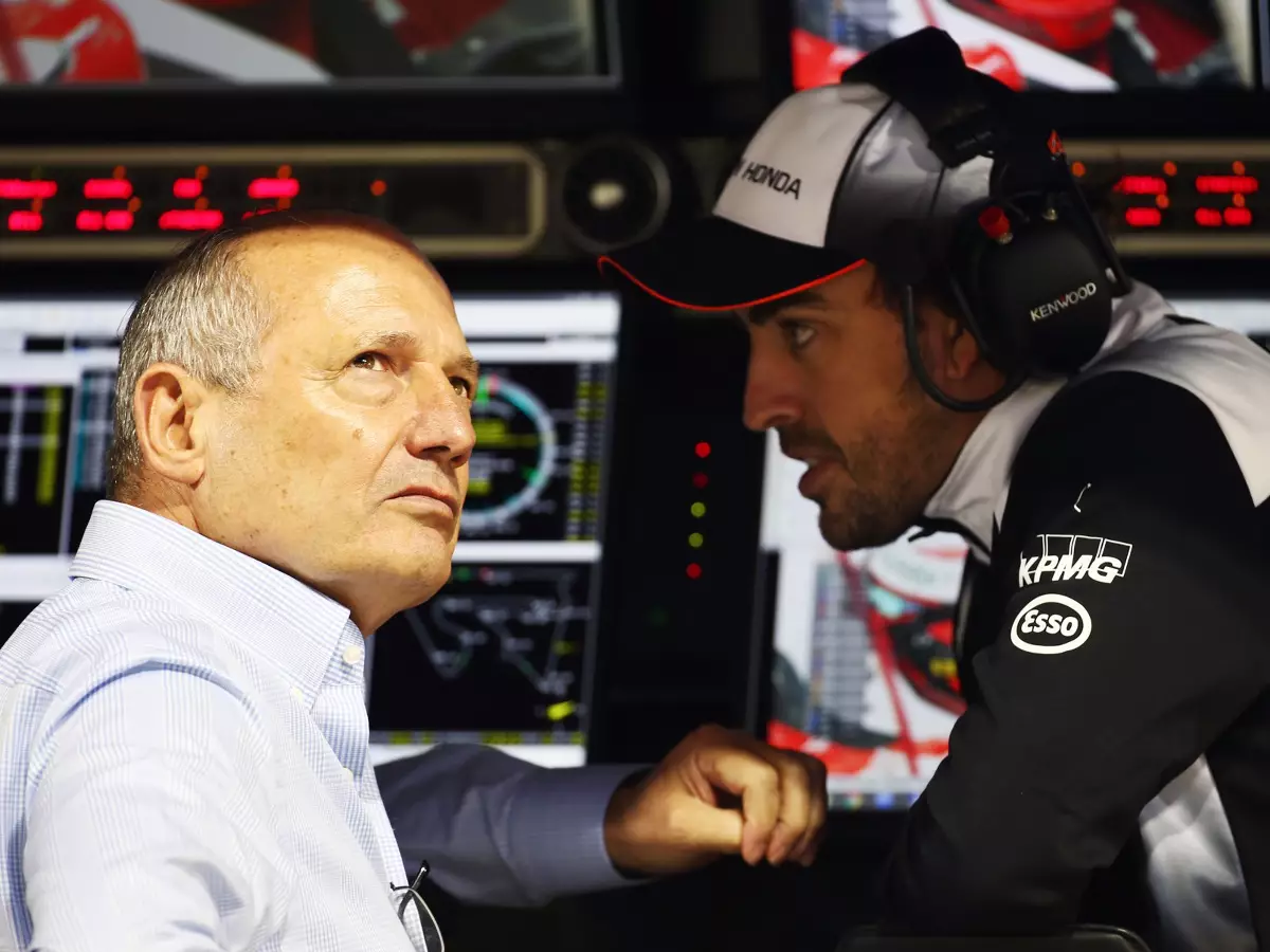 Ron Dennis, Fernando Alonso Foto zur News: Ron Dennis: Alonso ist "der schnellste Fahrer der Formel 1"