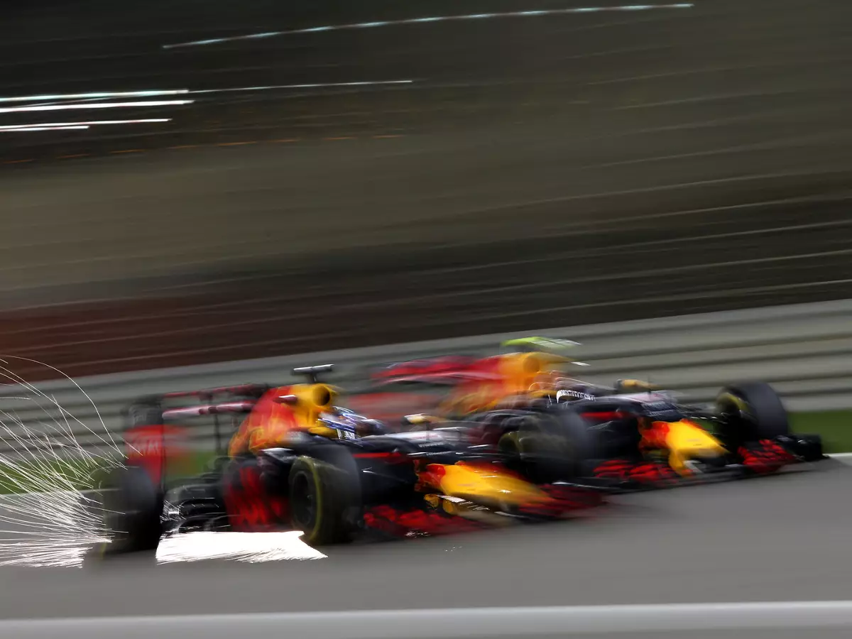 Daniel Ricciardo, Daniil Kwjat Foto zur News: Red Bull etabliert sich als dritte Kraft: "Glas halbvoll"
