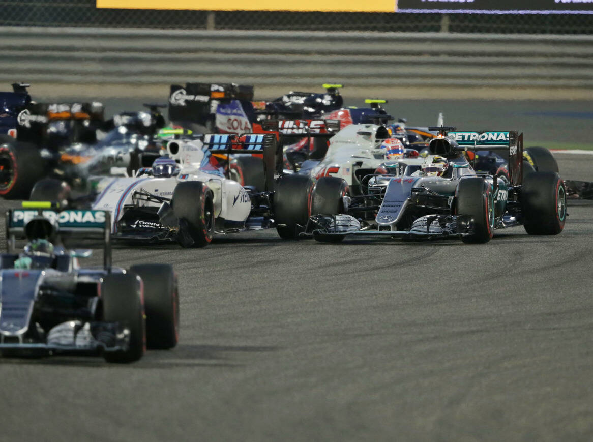 Foto zur News: Lewis Hamilton: Unterboden-Schaden kostete eine Sekunde