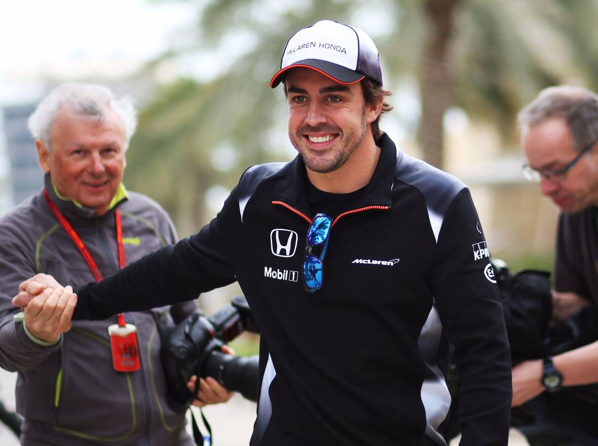 Foto zur News: Fernando Alonso schwitzt für China: "Rückkehr zu 99 Prozent"