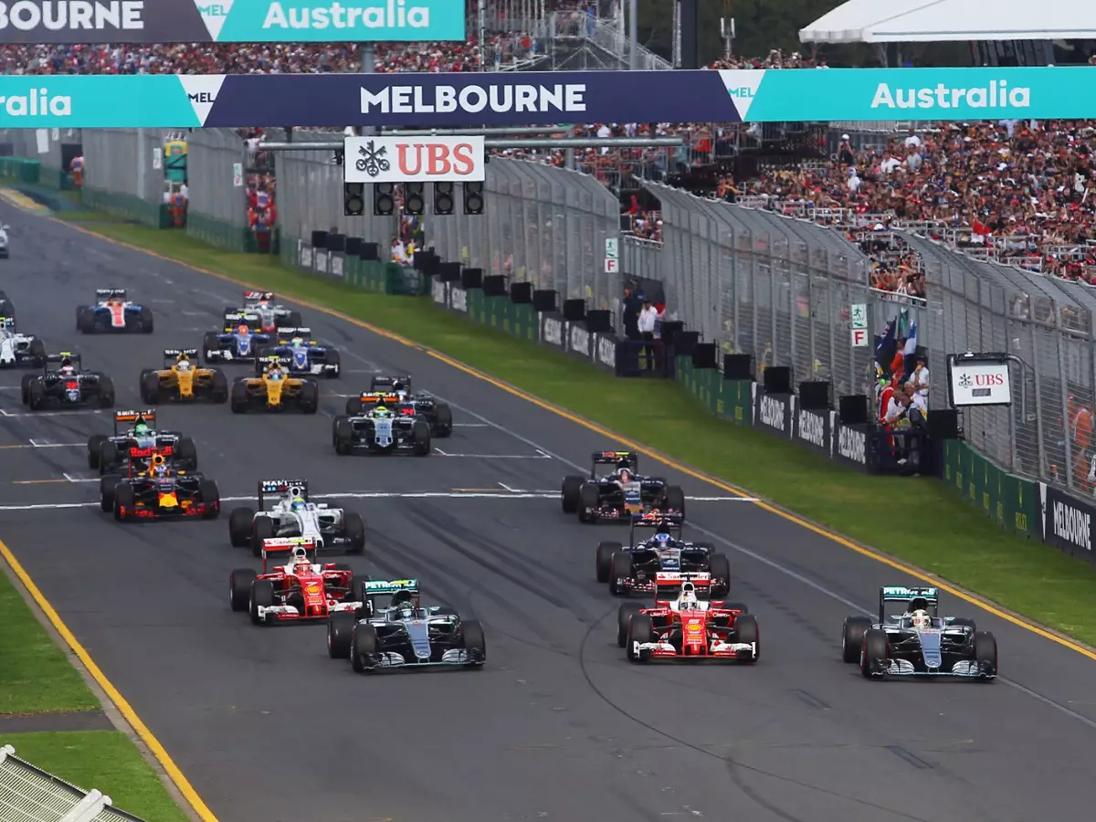 Nico Rosberg, Sebastian Vettel, Lewis Hamilton Foto zur News: Offiziell: Ab China Rückkehr zum 2015er-Qualifying
