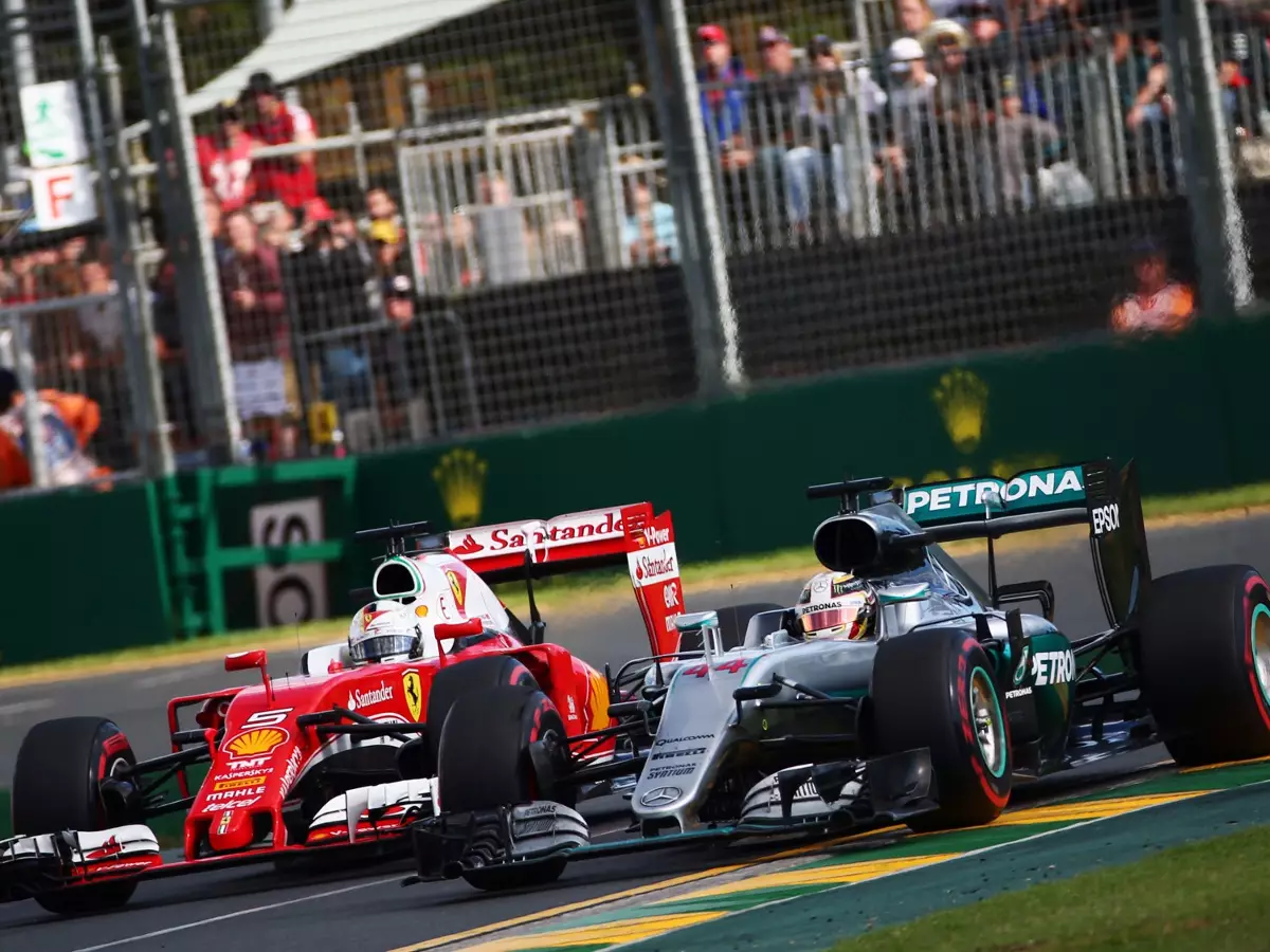 Lewis Hamilton, Sebastian Vettel Foto zur News: Reglement 2017: Welche Hürden noch im Weg stehen