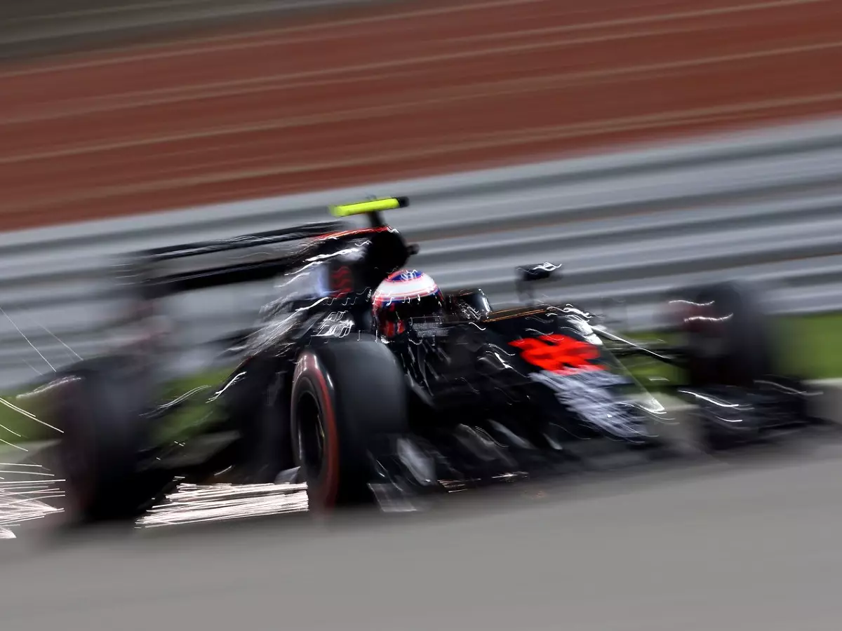 Foto zur News: McLaren: Schaffen es Button und Alonso endlich ins Q3?