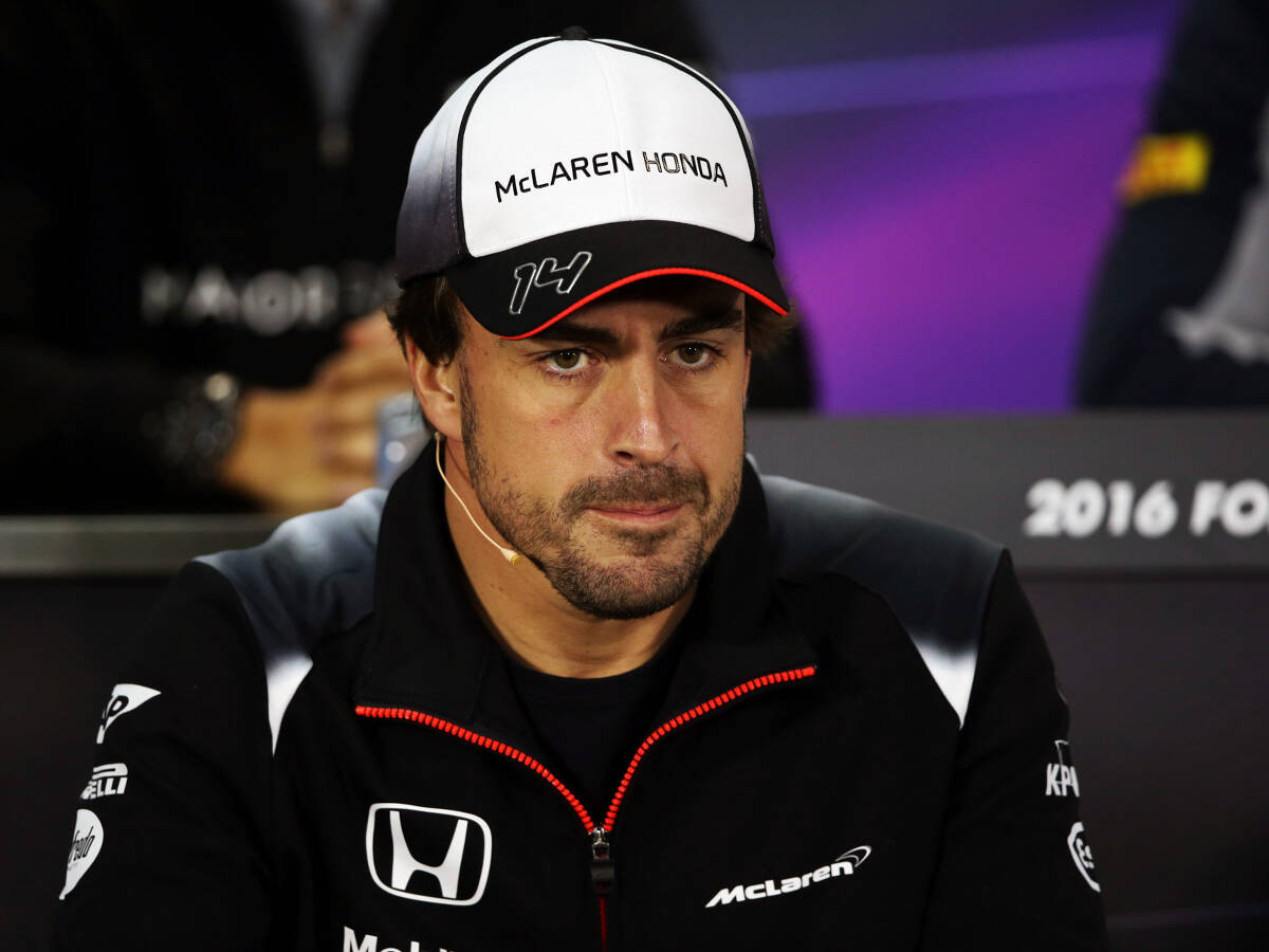 Foto zur News: Grünes Licht von den FIA-Ärzten: Alonso darf in China starten