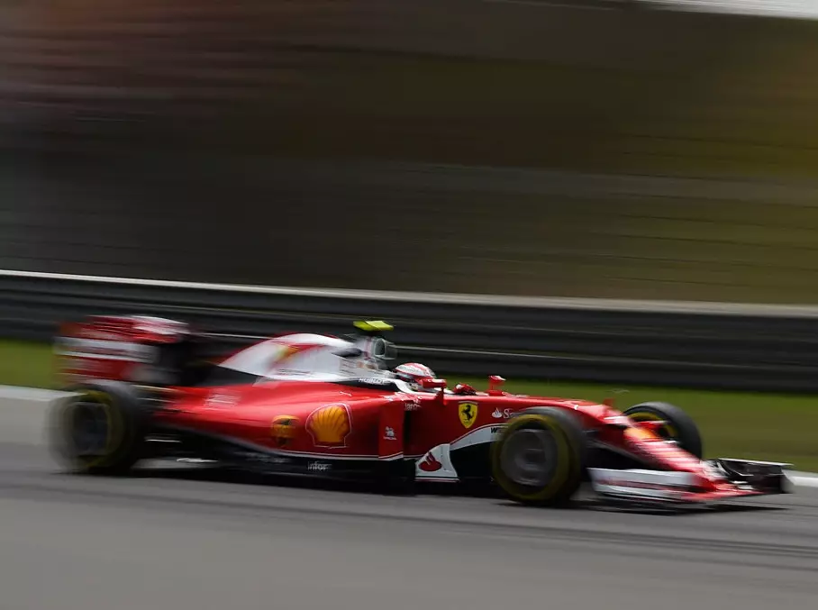 Foto zur News: Ferrari schlägt Mercedes am Freitag: "Können näher dran sein"