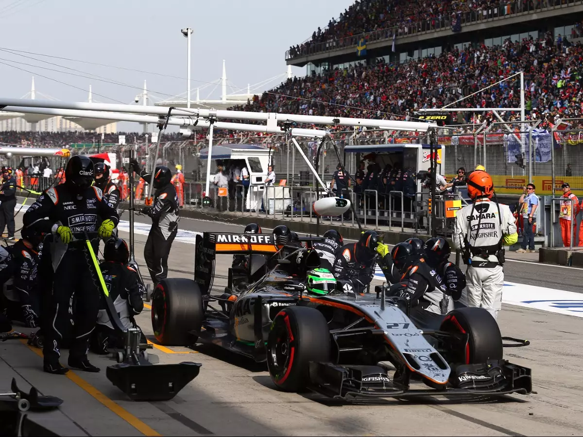 Foto zur News: Force India sammelt in China Strafen statt Punkte