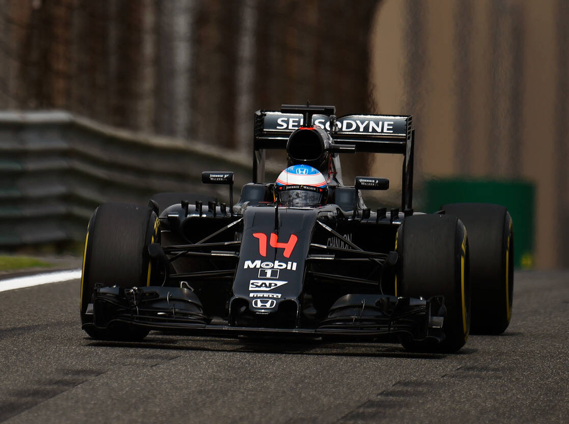 Foto zur News: McLaren peilt Q3 an: Hondas Hybrid bleibt ein Klotz am Bein