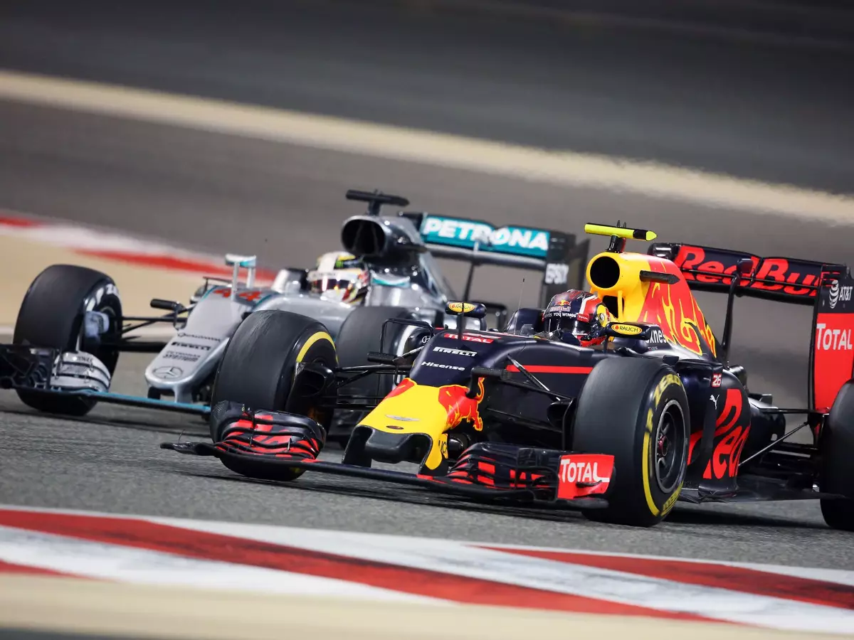 Foto zur News: Red Bull ermutigt: Mit Renault-Update Mercedes angreifen