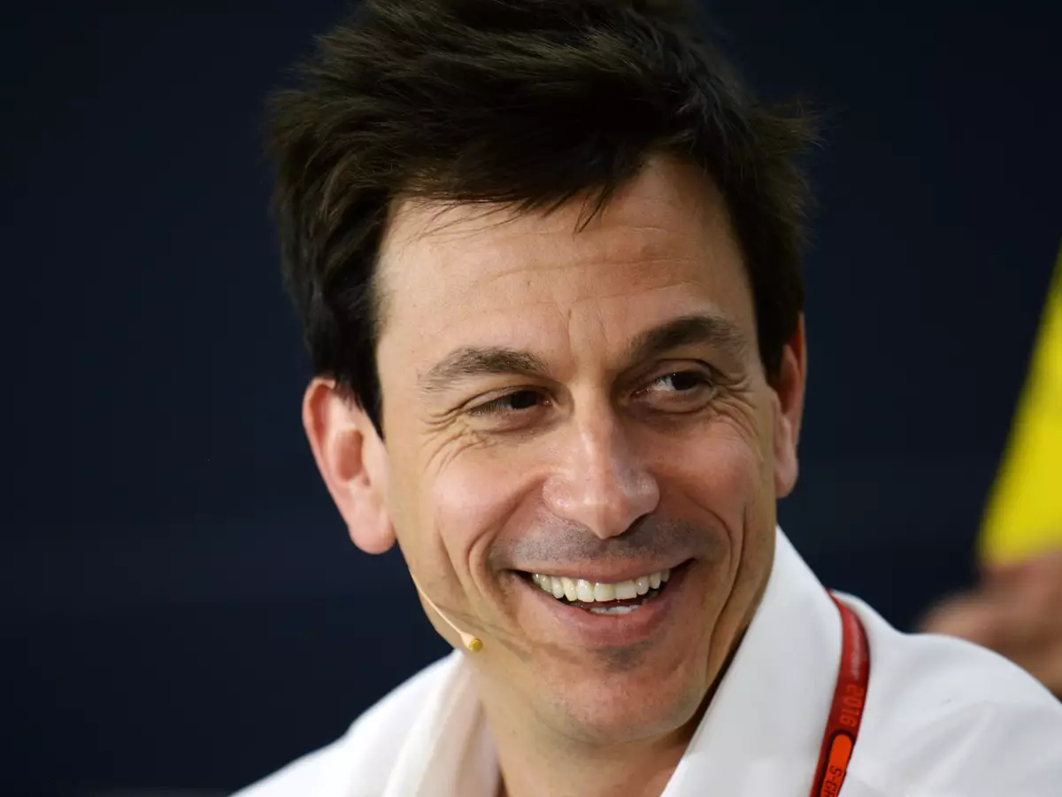 Toto Wolff Foto zur News: Formel 1 2017: Mercedes will Vorsprung weiter halten
