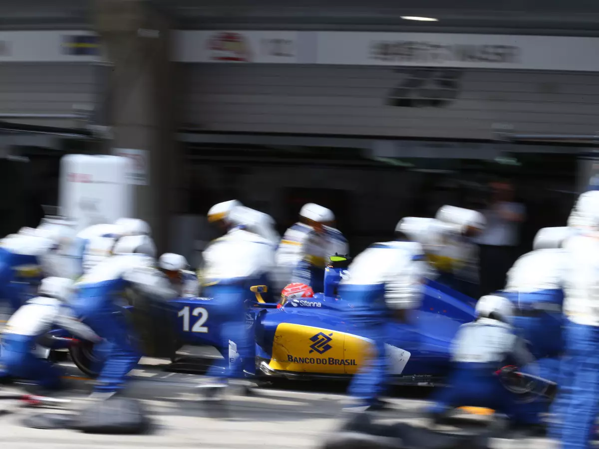 Felipe Nasr Foto zur News: Vor Russland: Weiterer Ingenieur verlässt das Sauber-Team