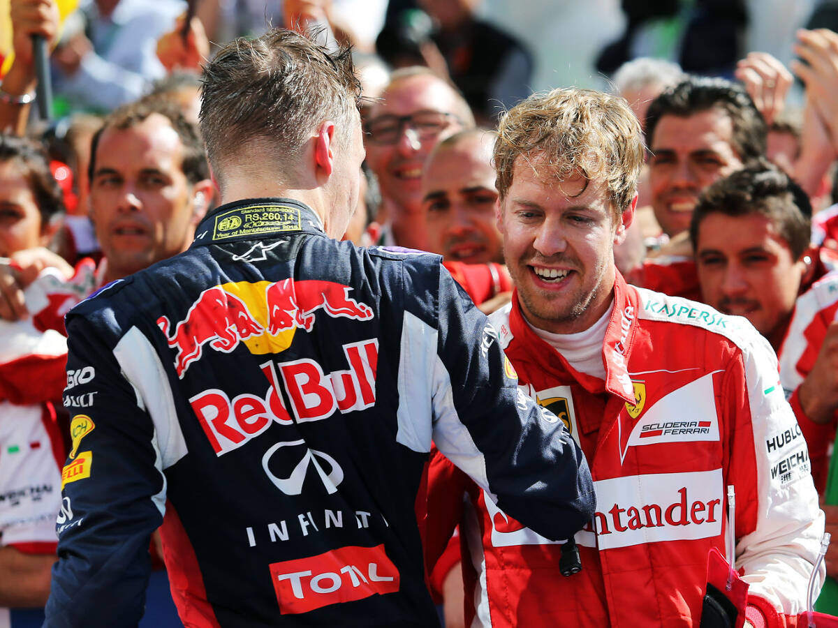 Foto zur News: Daniil Kwjat #AND# Sebastian Vettel: Entschuldigung am Telefon