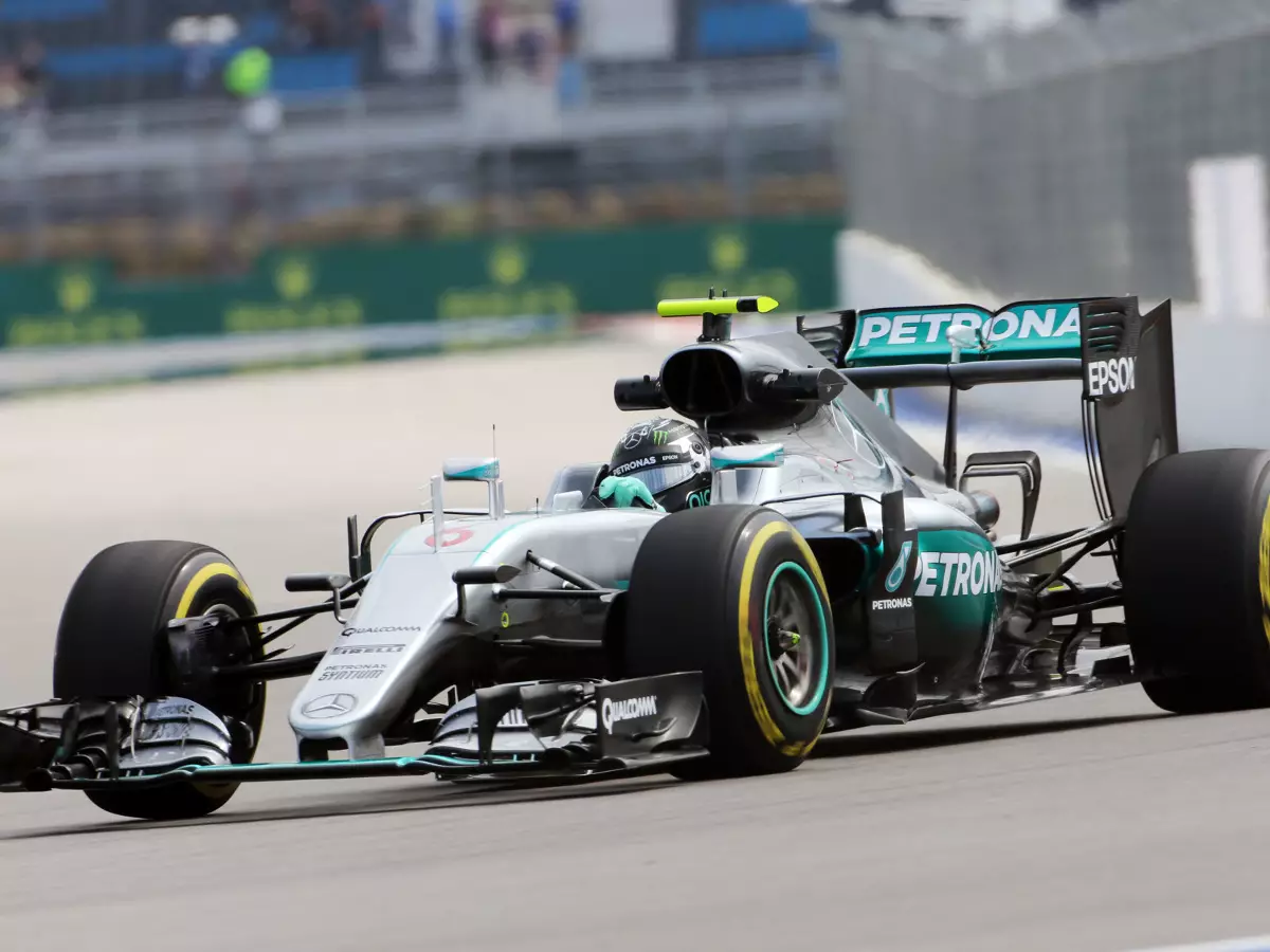 Nico Rosberg Foto zur News: Formel 1 Russland 2016: Rosberg 0,7 Sekunden vor Hamilton