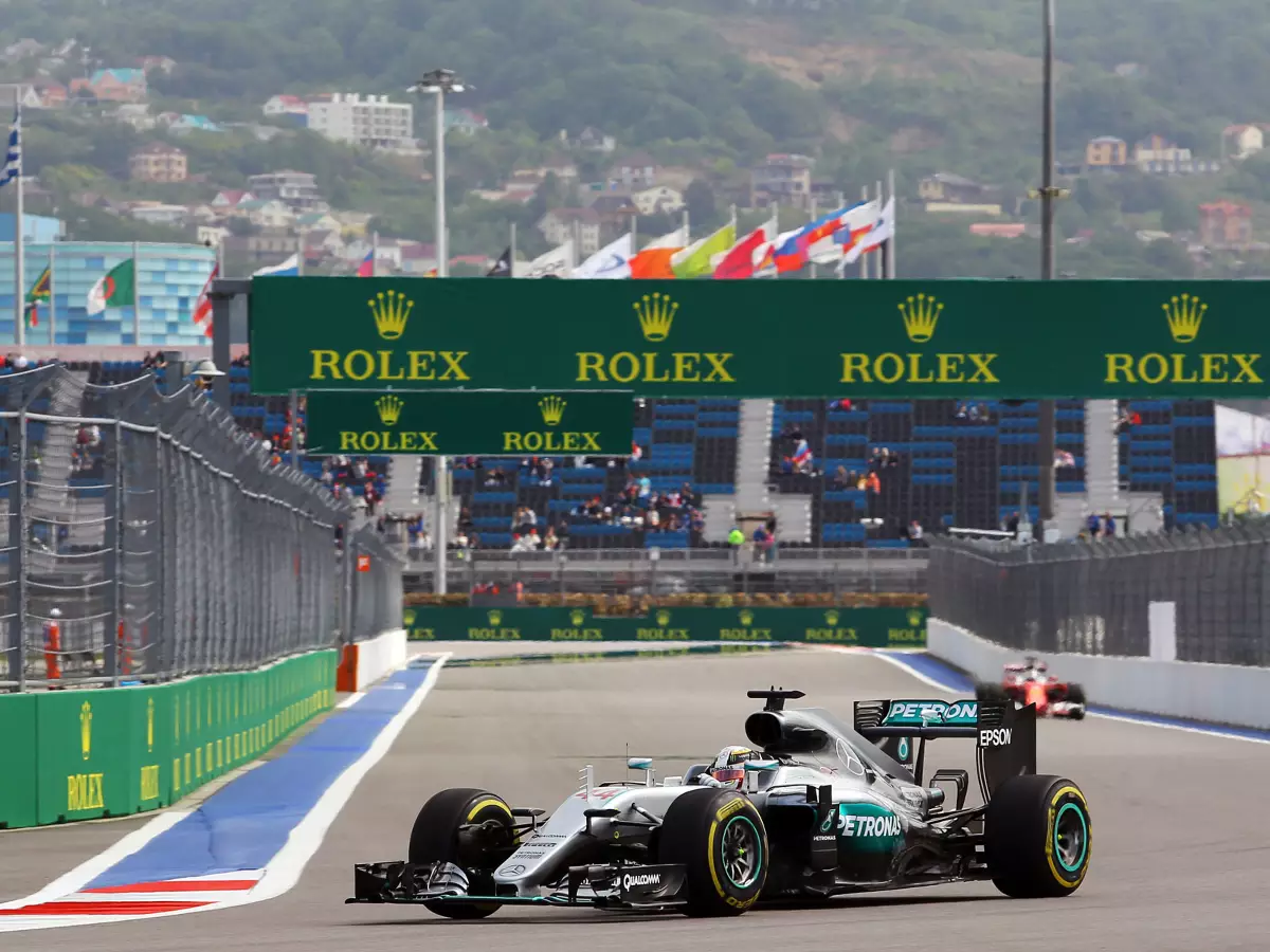 Foto zur News: Formel 1 Russland 2016: Hamilton Schnellster im Training