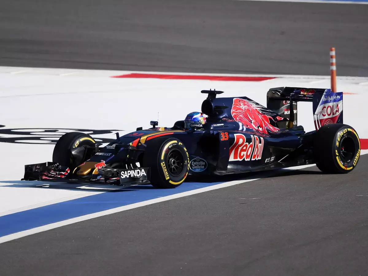 Foto zur News: Defekt und Strafe: Toro Rosso geht 2016 erstmals leer aus