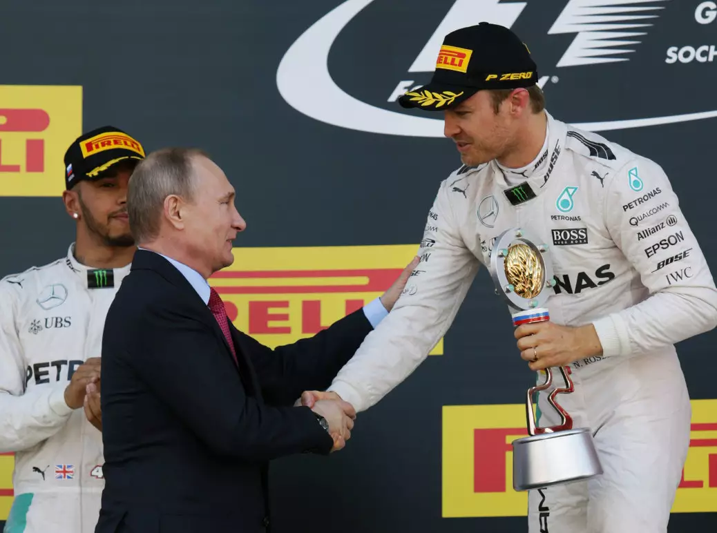 Foto zur News: Präsidenten geneckt? Als Rosberg Smalltalk mit Putin hielt