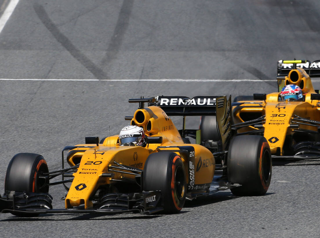 Foto zur News: Renault in Barcelona: Strafe nach Teamkollegen-Berührung