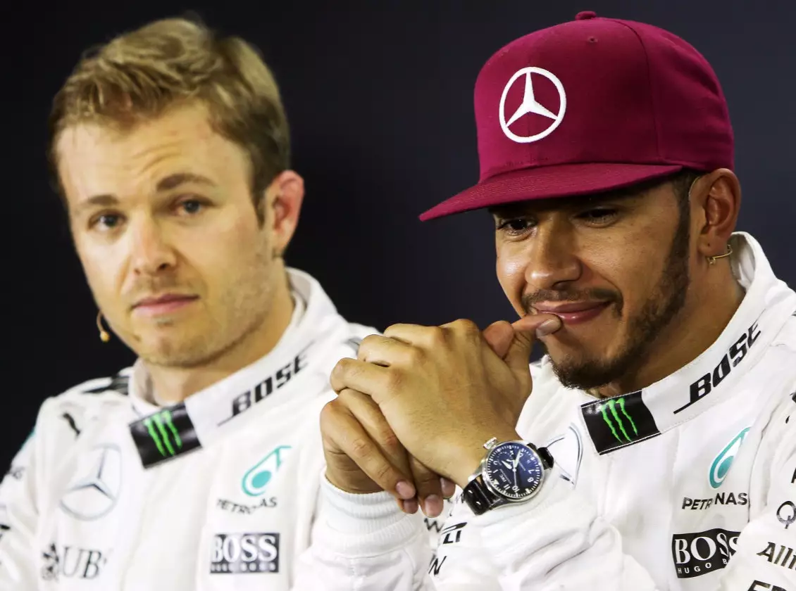 Nico Rosberg, Lewis Hamilton Foto zur News: Weiter "freies Fahren": Mercedes legt Piloten nicht an die Kette