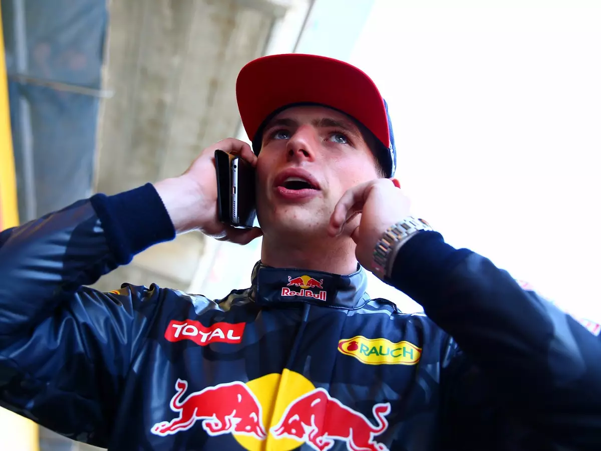 Foto zur News: Max Verstappen: Kein Druck durch Sainz-Vertrag 2017