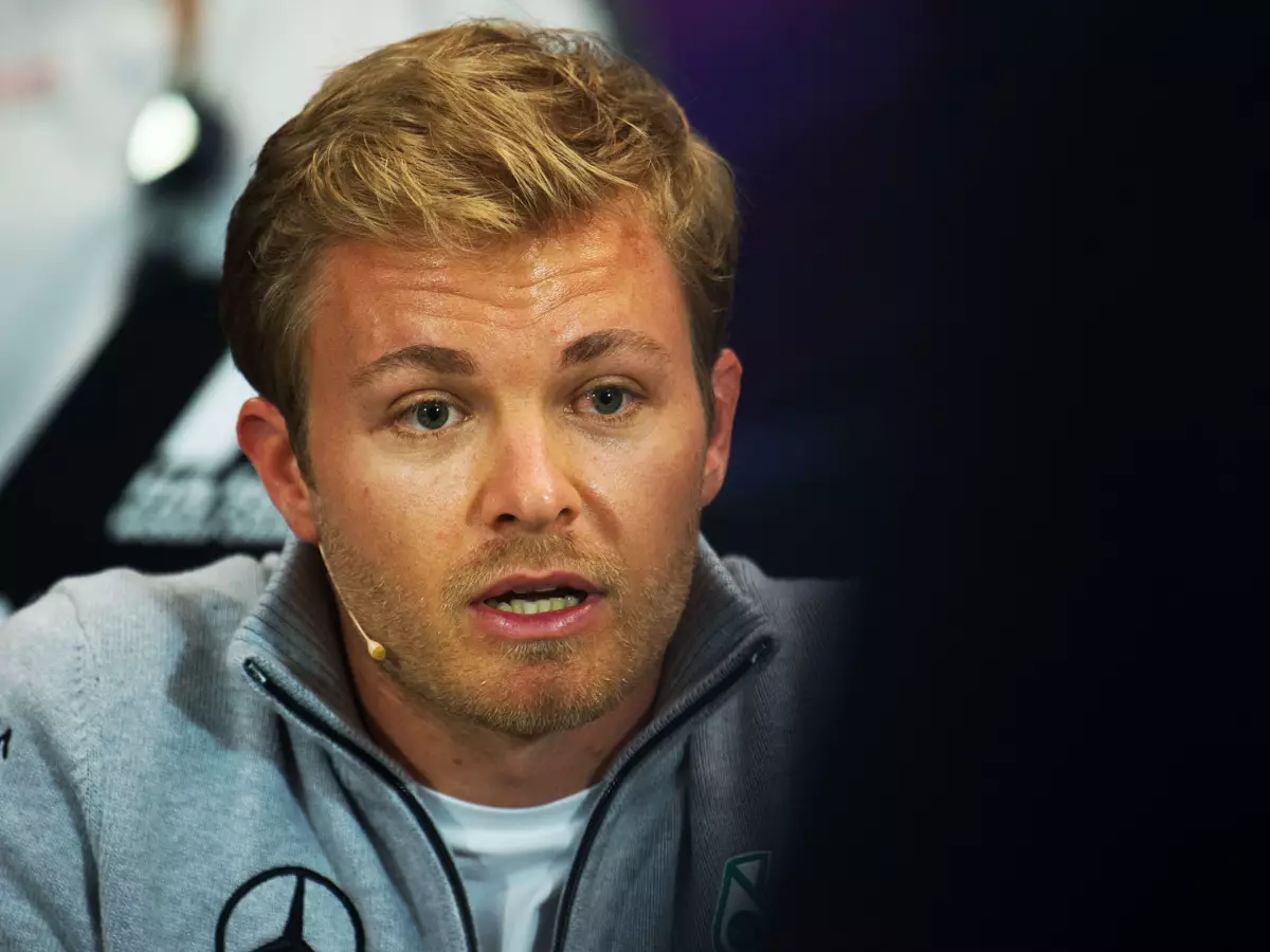 Nico Rosberg Foto zur News: Nach Mercedes-Crash: Hamilton plaudert, Rosberg mauert