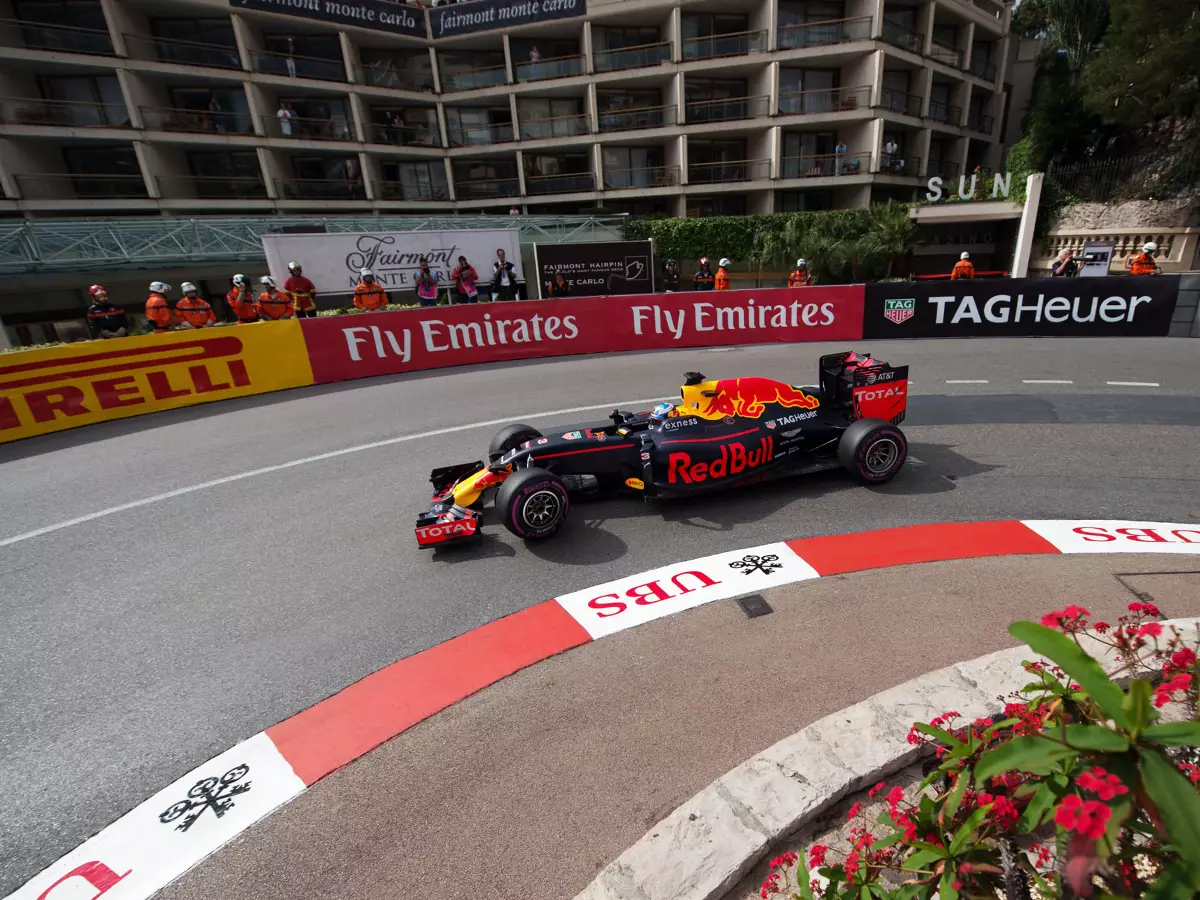 Foto zur News: Formel 1 Monaco 2016: Ricciardo fordert Mercedes heraus