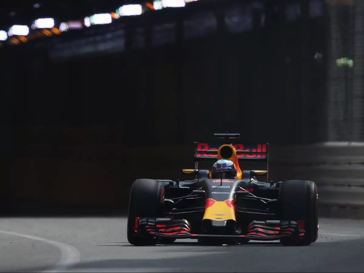 Foto zur News: Ricciardo-Faktor plus X: Wie Red Bull Mercedes schlug