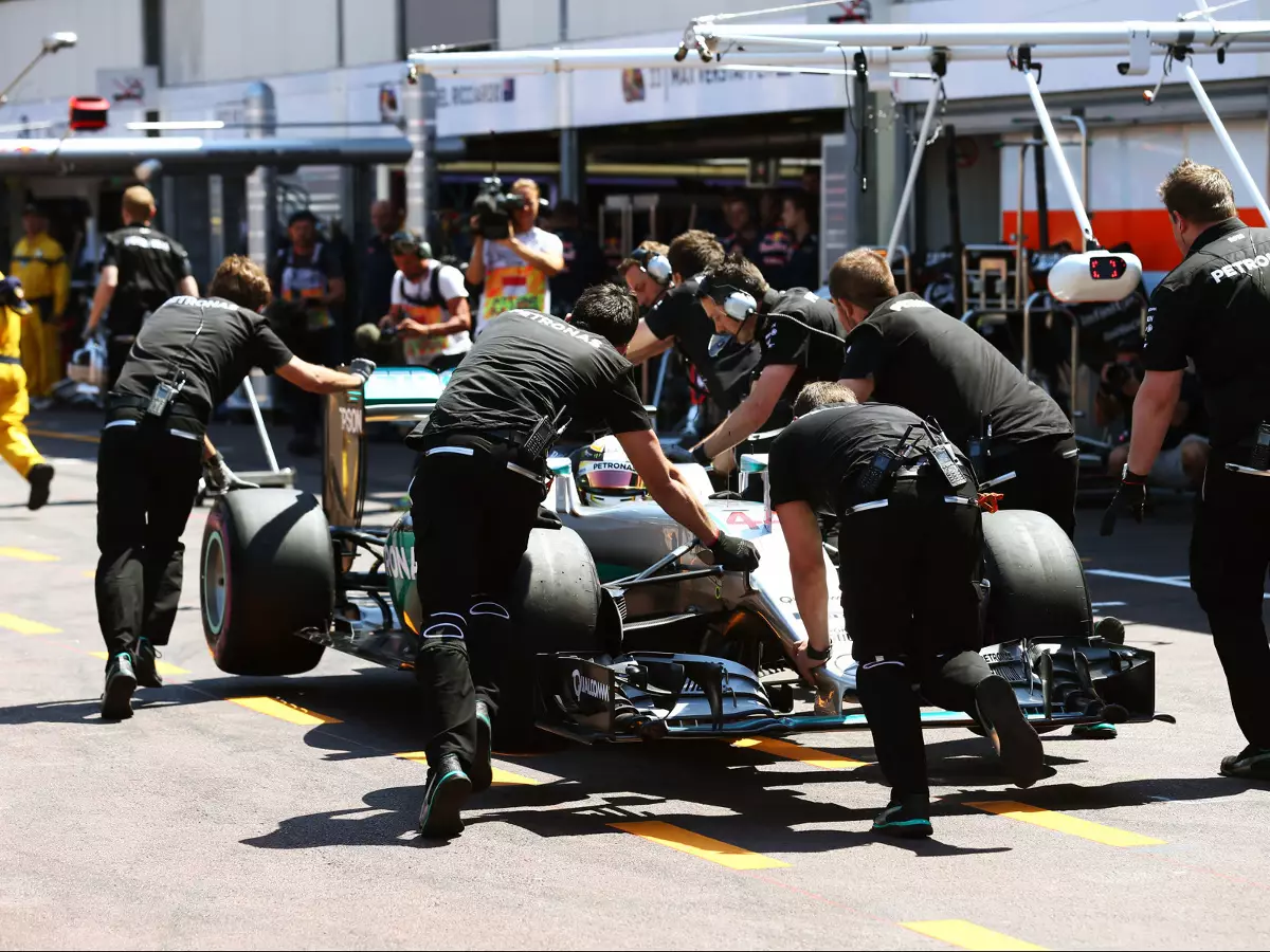 Lewis Hamilton Foto zur News: Mercedes: Benzintemperatur im Rennen "kein Problem mehr"