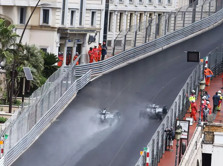 Foto zur News: Mercedes-Stallorder: Ein Gentleman lädt zum Monaco-Sieg ein