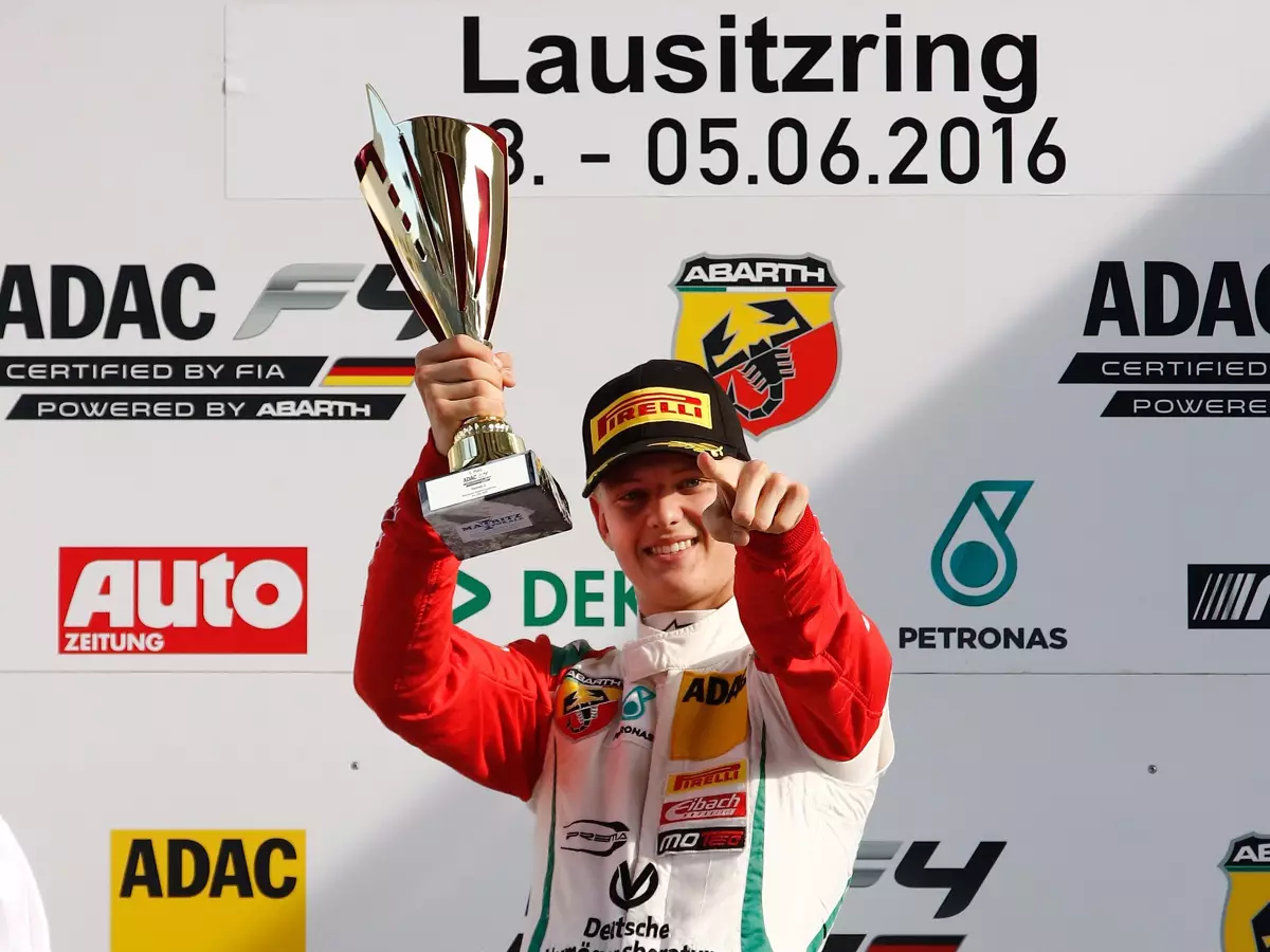 Mick Schumacher Foto zur News: Marko stellt klar: Mick Schumacher kein Thema bei Red Bull
