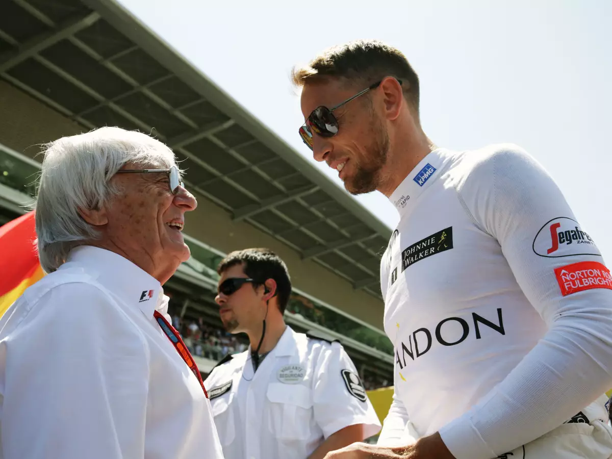 Foto zur News: Jenson-Button-Vertragspoker: "Denke noch nicht an 2017"