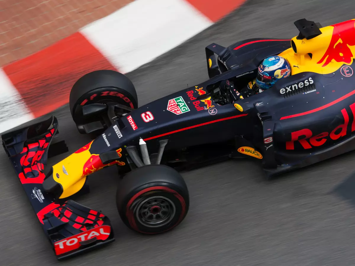 Daniel Ricciardo Foto zur News: Red Bull verblüfft: Saison 2016 bisher "besser als erwartet"
