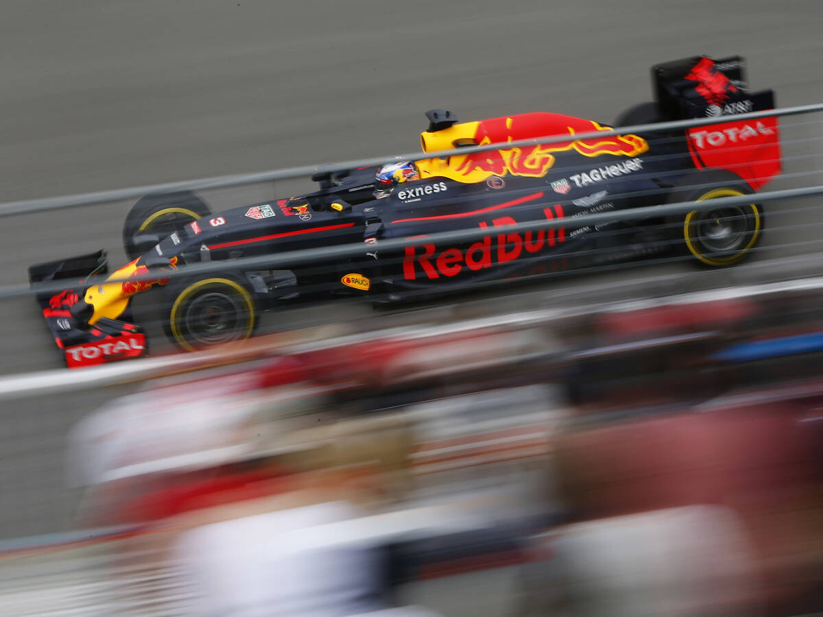 Foto zur News: Red Bull sicher: Ferrari voraus, aber nicht uneinholbar