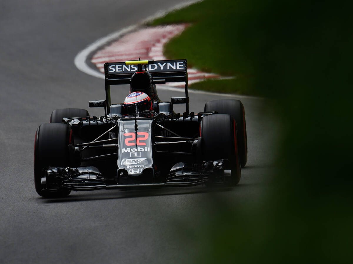 Foto zur News: McLaren feiert Updates: Zwei Lichtblicke, eine Rauchwolke