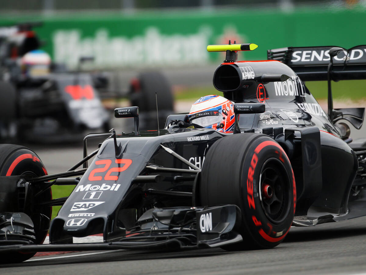 Foto zur News: McLaren: Kein Grund zur Freude für Baku-Botschafter Alonso