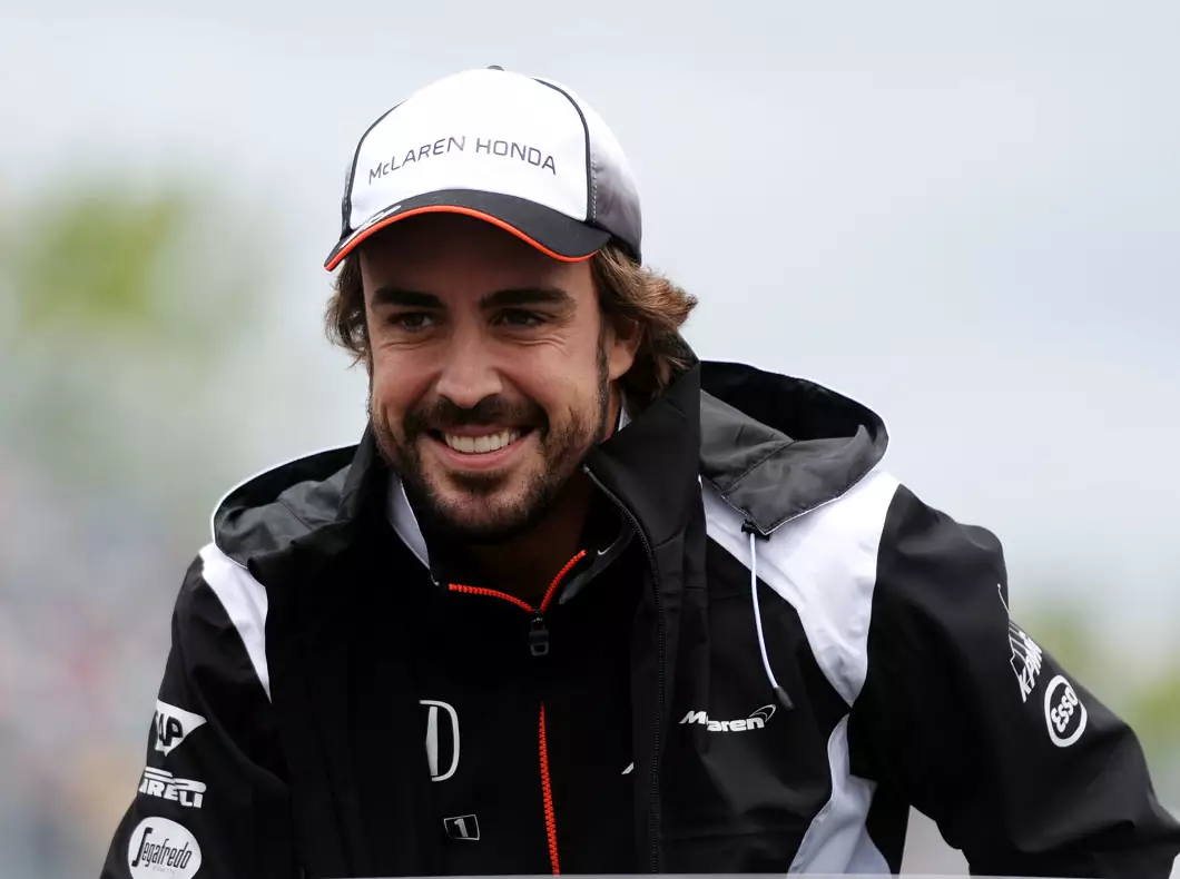 Fernando Alonso Foto zur News: Klein-Alonso: Schon auf dem Schulweg ein echter Racer