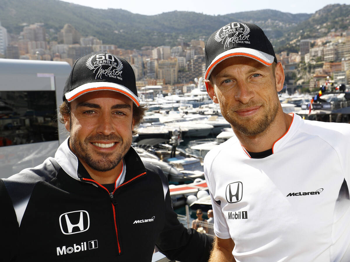 Foto zur News: Button oder Vandoorne? Alonso mit beiden Kollegen glücklich