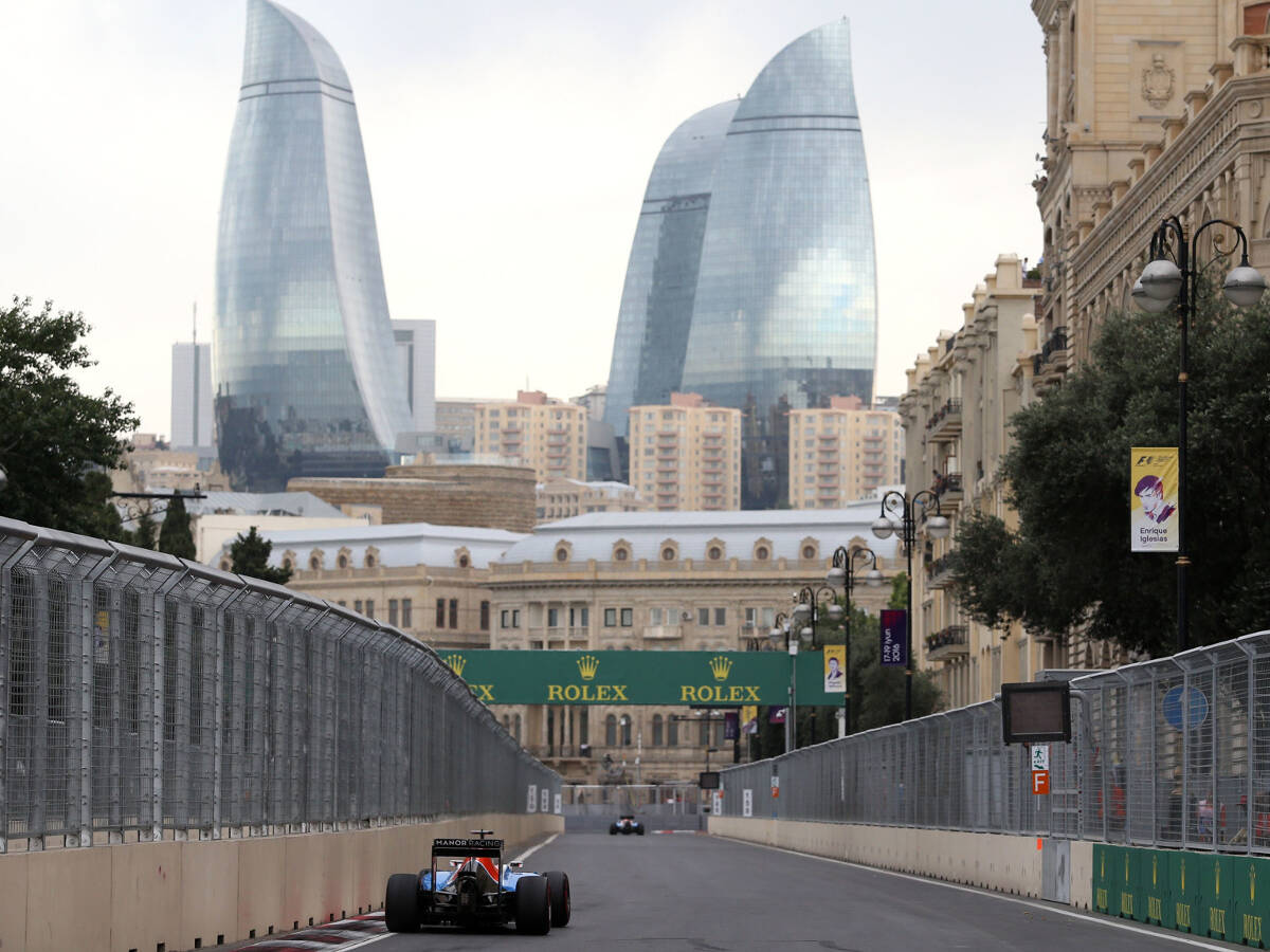 Foto zur News: Baku: Lose Kopfstütze hält Pascal Wehrlein nicht auf