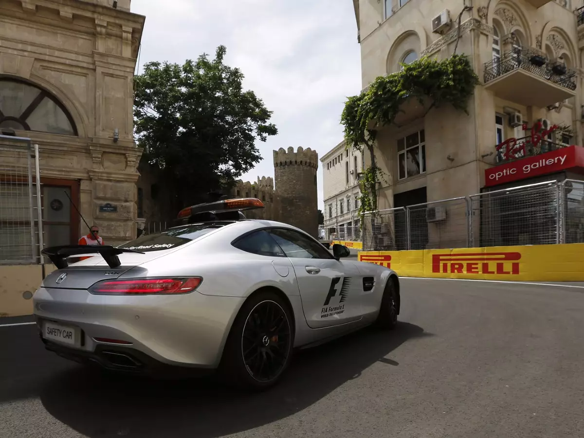 Foto zur News: Baku verspricht Safety-Car-Phasen: Fluch oder Segen?