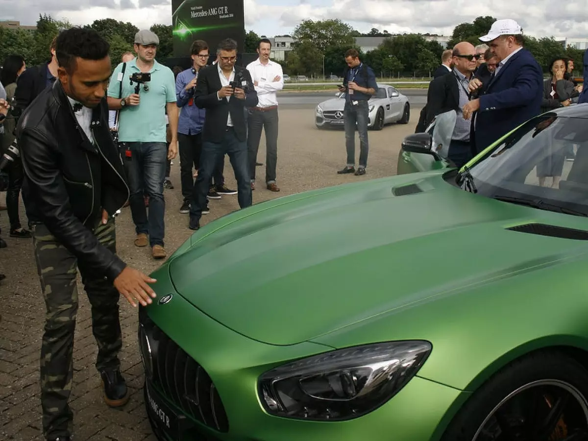 Lewis Hamilton Foto zur News: Ferrari vs. Golf: Die Privatautos der Formel-1-Stars
