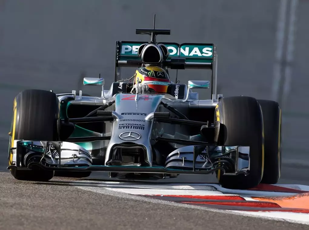 Foto zur News: Mercedes setzt bei Silverstone-Tests 2014er-Boliden ein