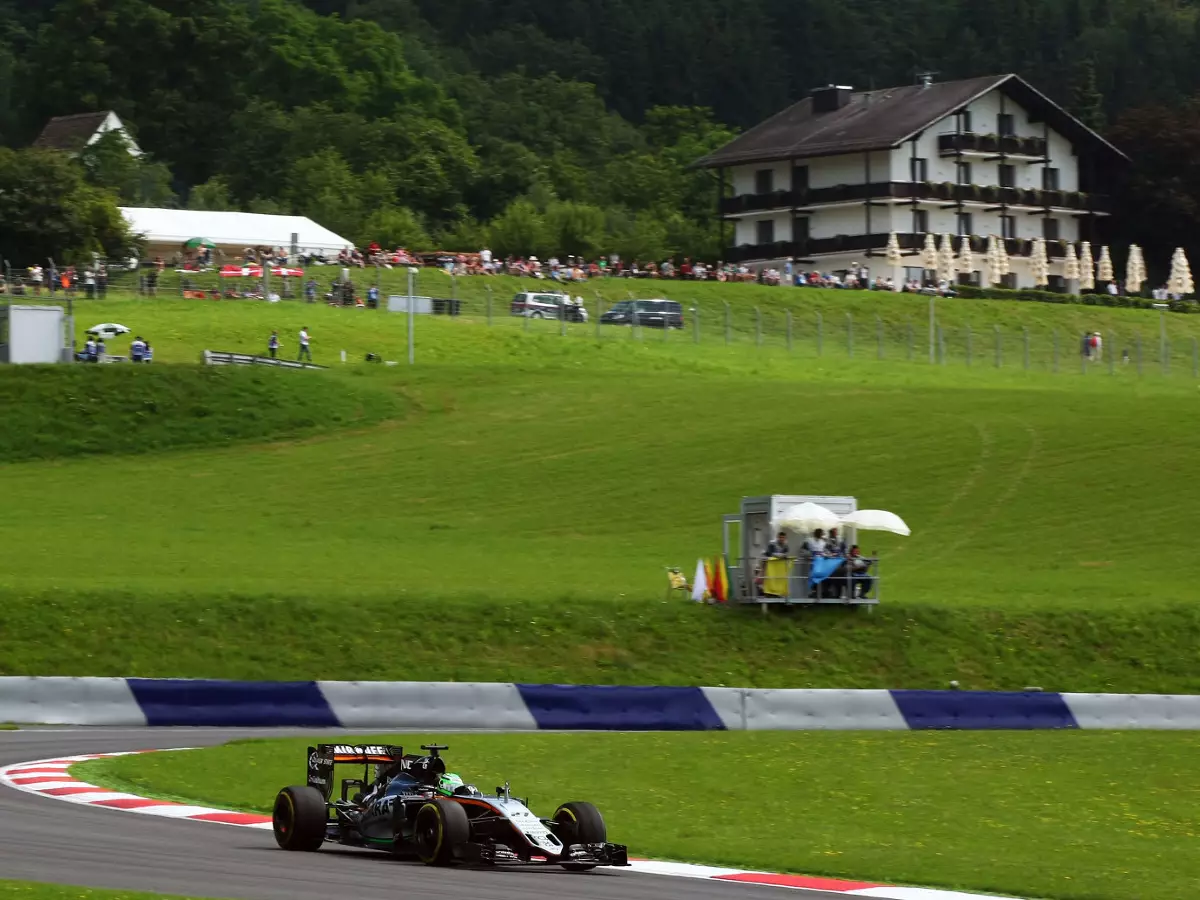 Foto zur News: Nico Hülkenberg: Sergio Perez' Leistungen spornen mich an